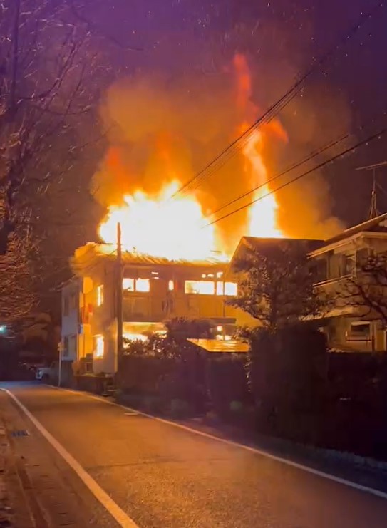 福岡市南区で火事相次ぐ　未明には木造2階建てアパート焼ける　一時激しく炎上　1階の空き部屋から出火か　原因を詳しく調べる