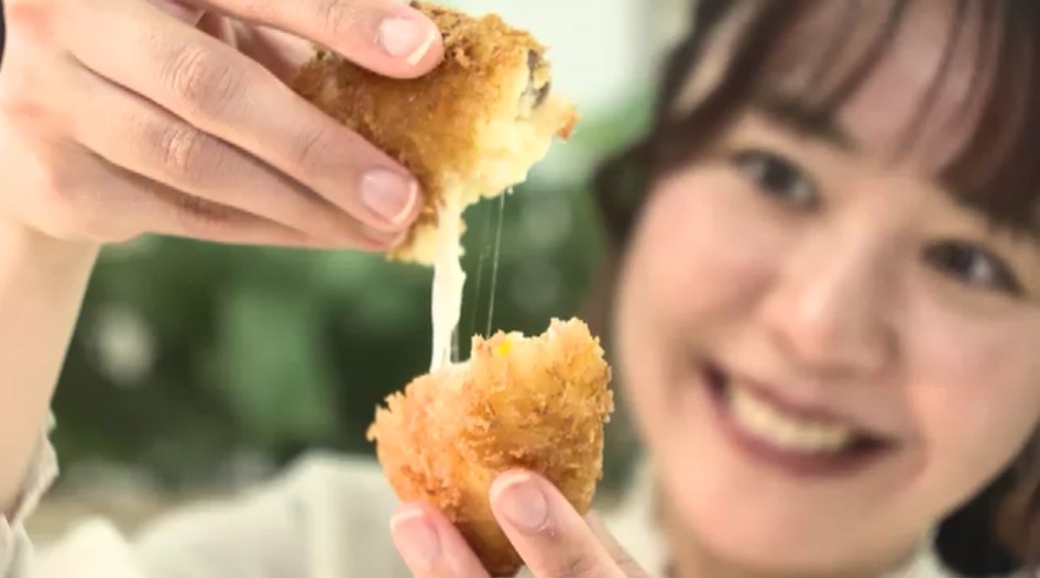 とろ～り濃厚チーズがたまらない　揚げたてコロッケに和牛コラボ弁当…スイーツも　「北海道物産大会」が大人気　福岡
