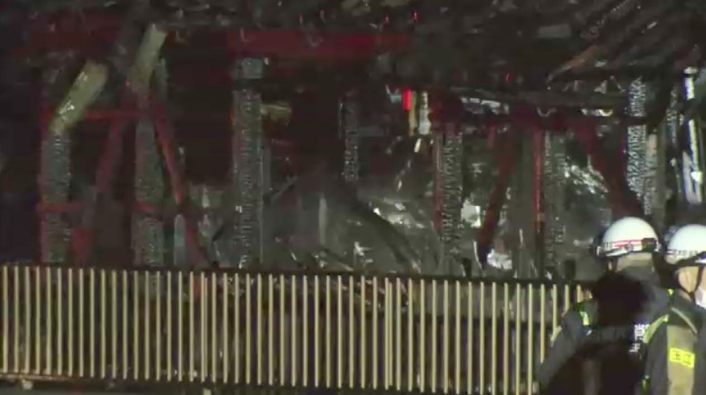 住宅1棟全焼の火事　焼け跡から2人の遺体　80代と50代の住人2人と連絡取れず　身元の確認急ぐ　福岡・行橋市