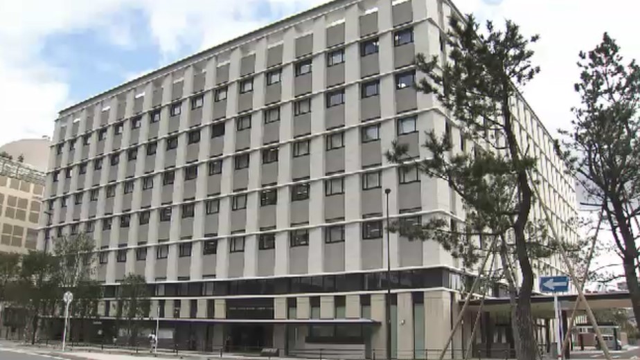 福岡地検の庁舎内で自殺図ったとみられる男が死亡　殺人未遂容疑で逮捕・送検　首を吊った状態で見つかり病院に搬送