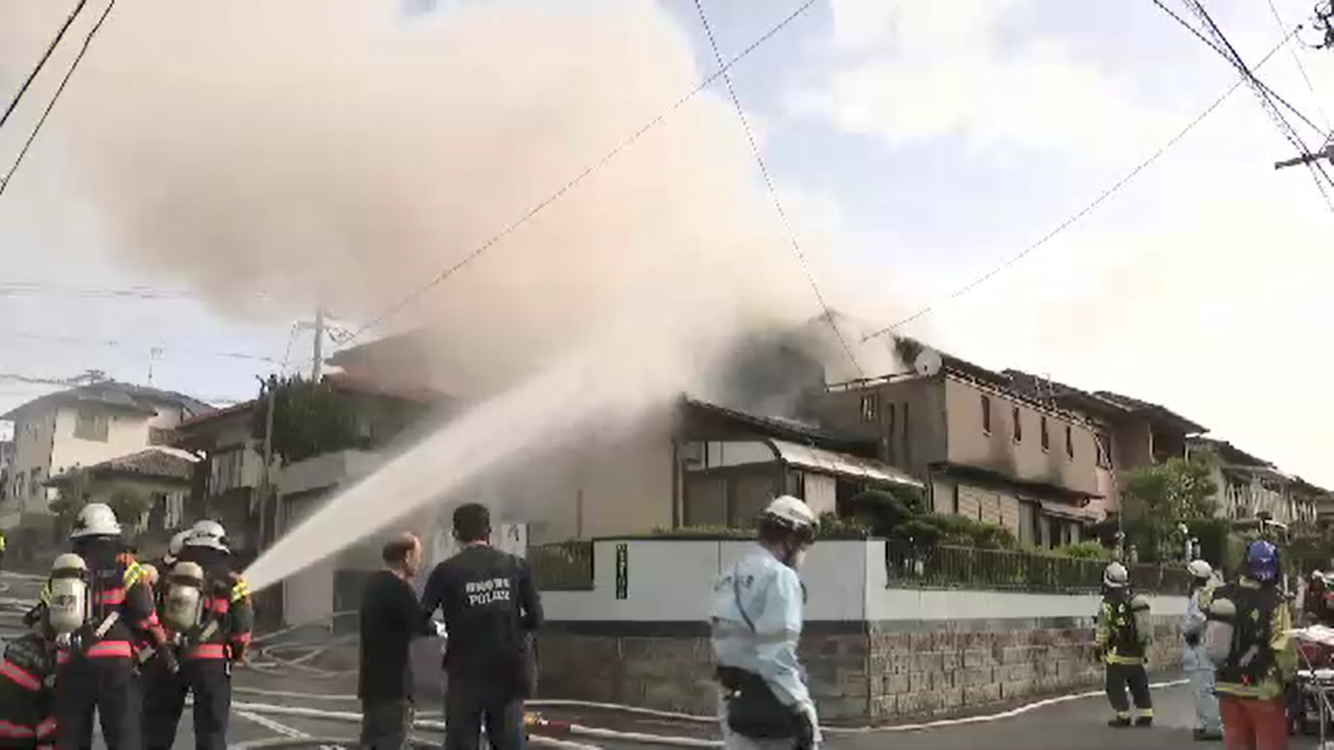 「火が出ている」　福岡市で住宅火災　焼け跡から性別不明の1人の遺体　住人女性と連絡取れず