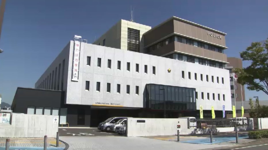 原付バイクの側面に軽トラック衝突　原付バイク運転の男性が意識不明の重体　県道と交わる交差点　福岡・那珂川市